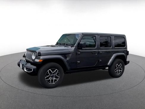 Used 2025 Jeep Wrangler Unlimited Sahara AWD/4WD image 11