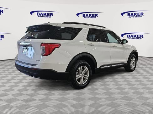 Used 2023 Ford Explorer XLT AWD/4WD image 5