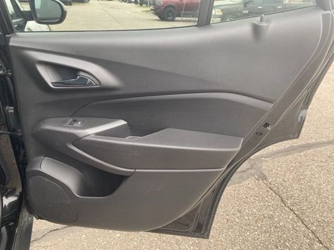 Used 2025 Chevrolet Trax LT FWD image 26