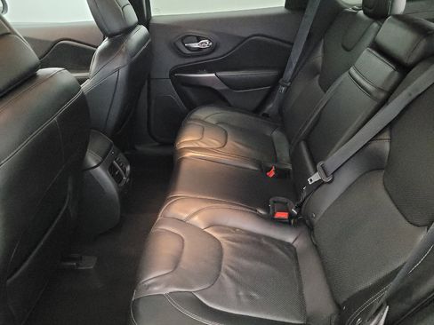 Used 2019 Jeep Cherokee Limited image 18