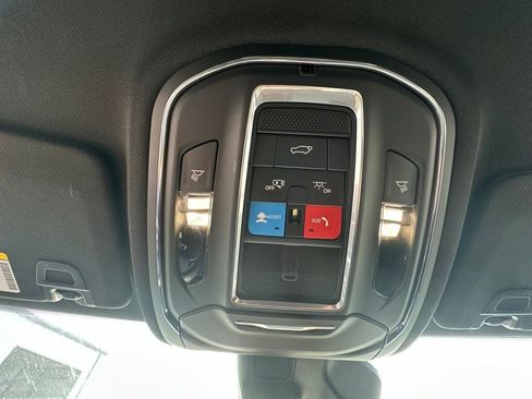 Used 2025 Jeep Grand Cherokee Altitude RWD image 20