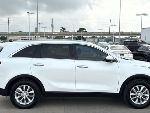 Used 2018 Kia Sorento FWD image 6