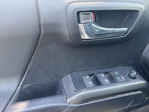 Used 2023 Toyota Tacoma TRD Sport AWD/4WD image 9