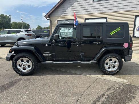 Used 2011 Jeep Wrangler Unlimited Sahara AWD/4WD image 8