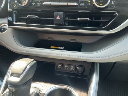 Certified 2025 Toyota Highlander Platinum AWD/4WD image 22