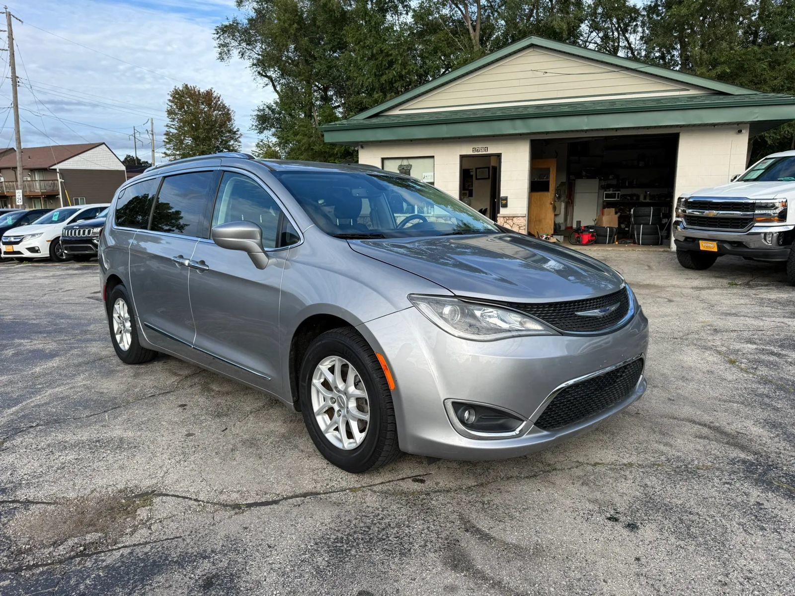 Used 2019 Chrysler Pacifica Touring-L FWD image 7