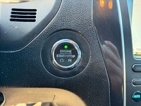 Used 2018 Ford Explorer Limited image 28