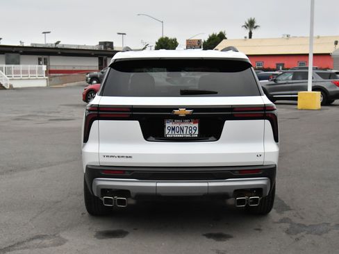 Used 2024 Chevrolet Traverse LT image 7
