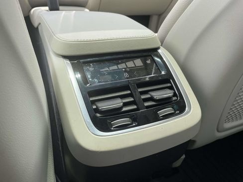 Used 2025 Volvo XC90 B5 Plus w/ Protection Package Premier AWD/4WD image 15