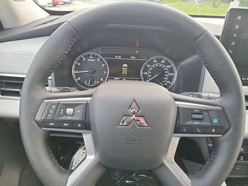 New 2026 Mitsubishi Outlander SE image 24