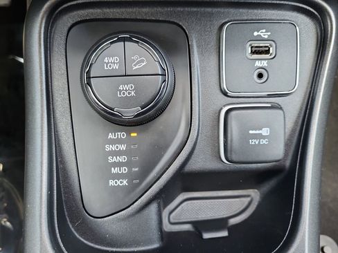 Used 2017 Jeep Compass Trailhawk w/ Leather Interior Group AWD/4WD image 21