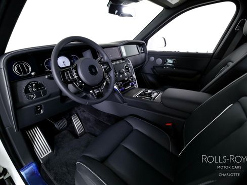 Certified 2025 Rolls-Royce Cullinan AWD/4WD image 4