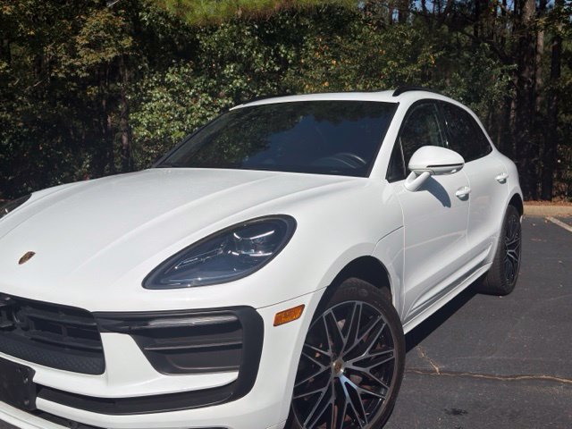 Used 2023 Porsche Macan AWD/4WD image 2