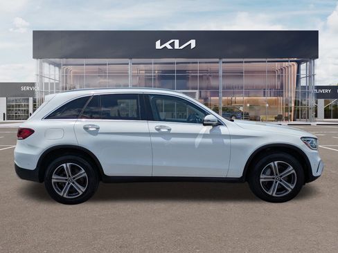 Used 2021 Mercedes-Benz GLC 300 image 3