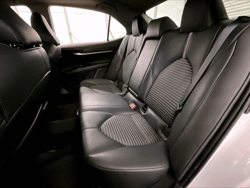 Used 2019 Toyota Camry SE image 25