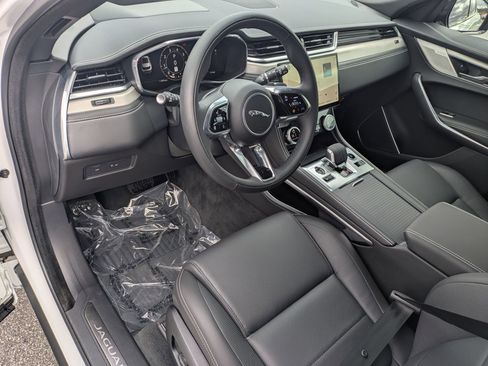 Used 2026 Jaguar F-PACE R-Dynamic S image 9