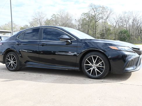 Used 2023 Toyota Camry SE image 5