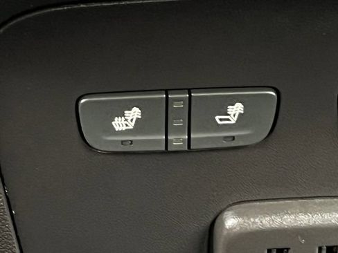 Used 2024 Chevrolet Equinox Premier AWD/4WD image 41