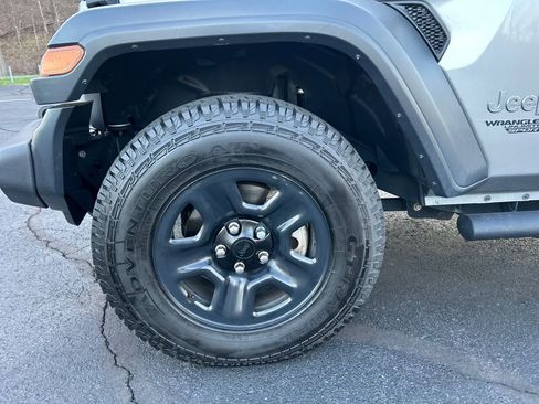 Used 2018 Jeep Wrangler Unlimited Sport image 28