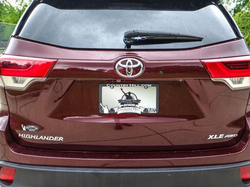 Used 2019 Toyota Highlander XLE AWD/4WD image 41