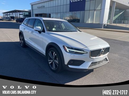 Certified 2024 Volvo V60 B5 Cross Country Plus w/ Protection Package Premier image 3