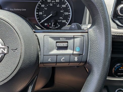 Used 2023 Nissan Rogue SV FWD image 25