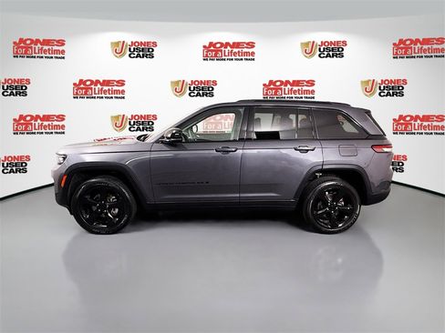 Used 2023 Jeep Grand Cherokee Altitude image 14