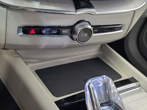 New 2026 Volvo XC60 B5 Ultra w/ Protection Package Premier image 18