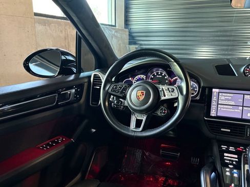 Used 2019 Porsche Cayenne Turbo AWD/4WD image 19