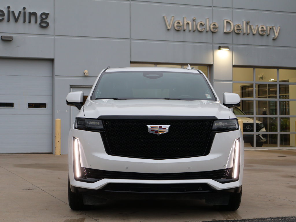 Used 2023 Cadillac Escalade Sport Platinum w/ Heavy-Duty Trailer Package AWD/4WD image 2