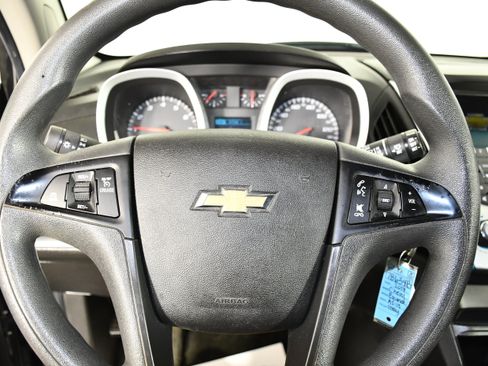 Used 2017 Chevrolet Equinox LS FWD image 19