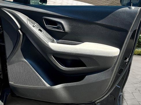 Used 2020 Chevrolet Trax LS w/ Tint and Cruise Package image 18