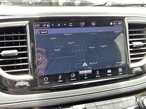 Used 2023 Chrysler Pacifica Limited FWD image 29