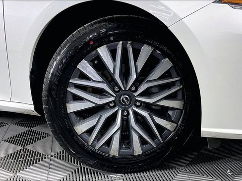 Used 2024 Nissan Altima 2.5 SV image 11