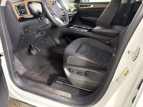 Used 2024 Volkswagen Atlas SE FWD image 9