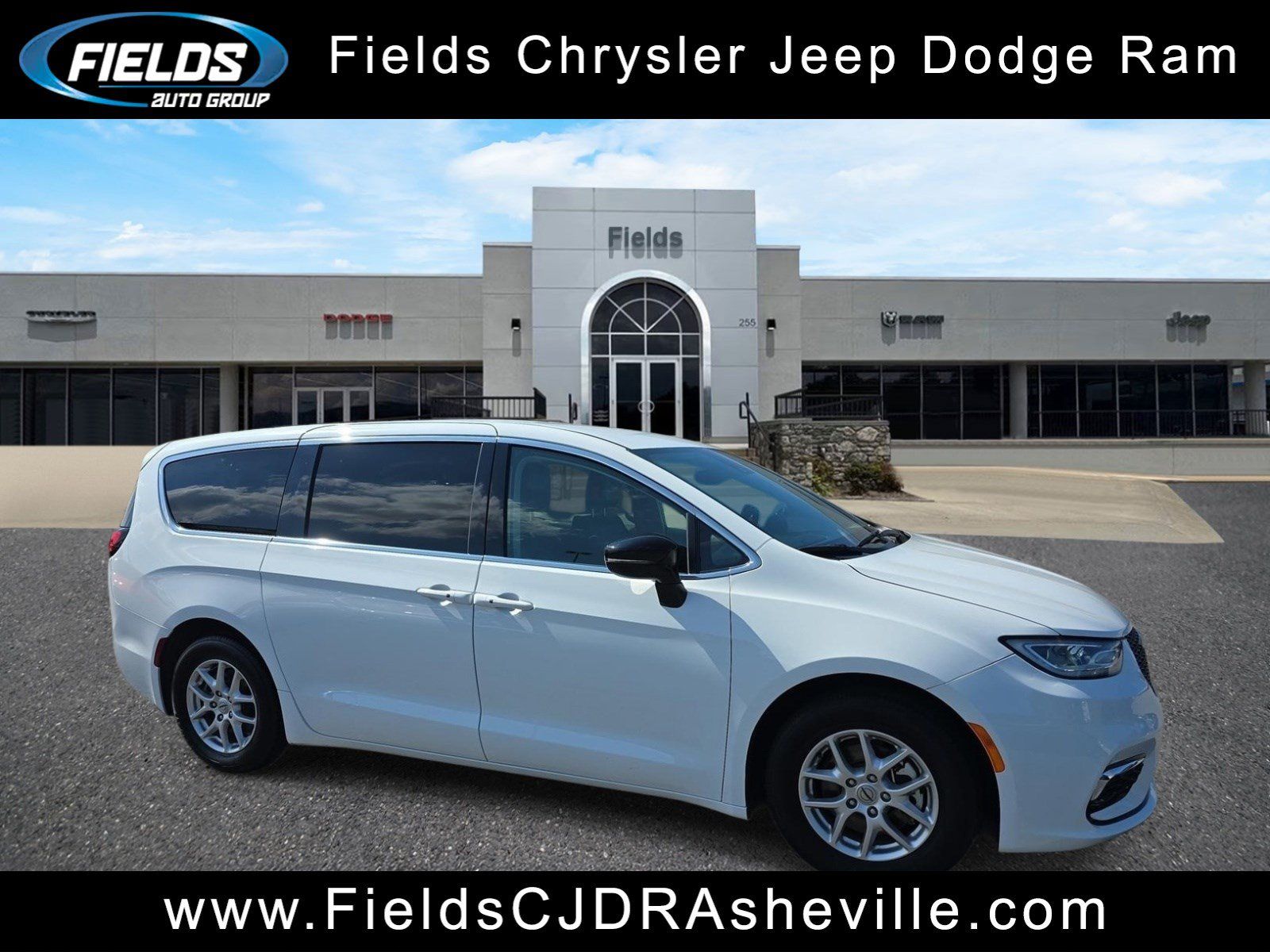 Used 2024 Chrysler Pacifica Touring-L FWD image 1