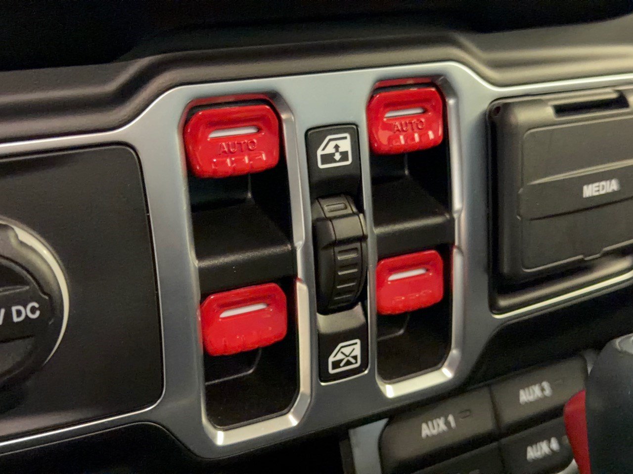Used 2023 Jeep Gladiator Overland AWD/4WD image 15