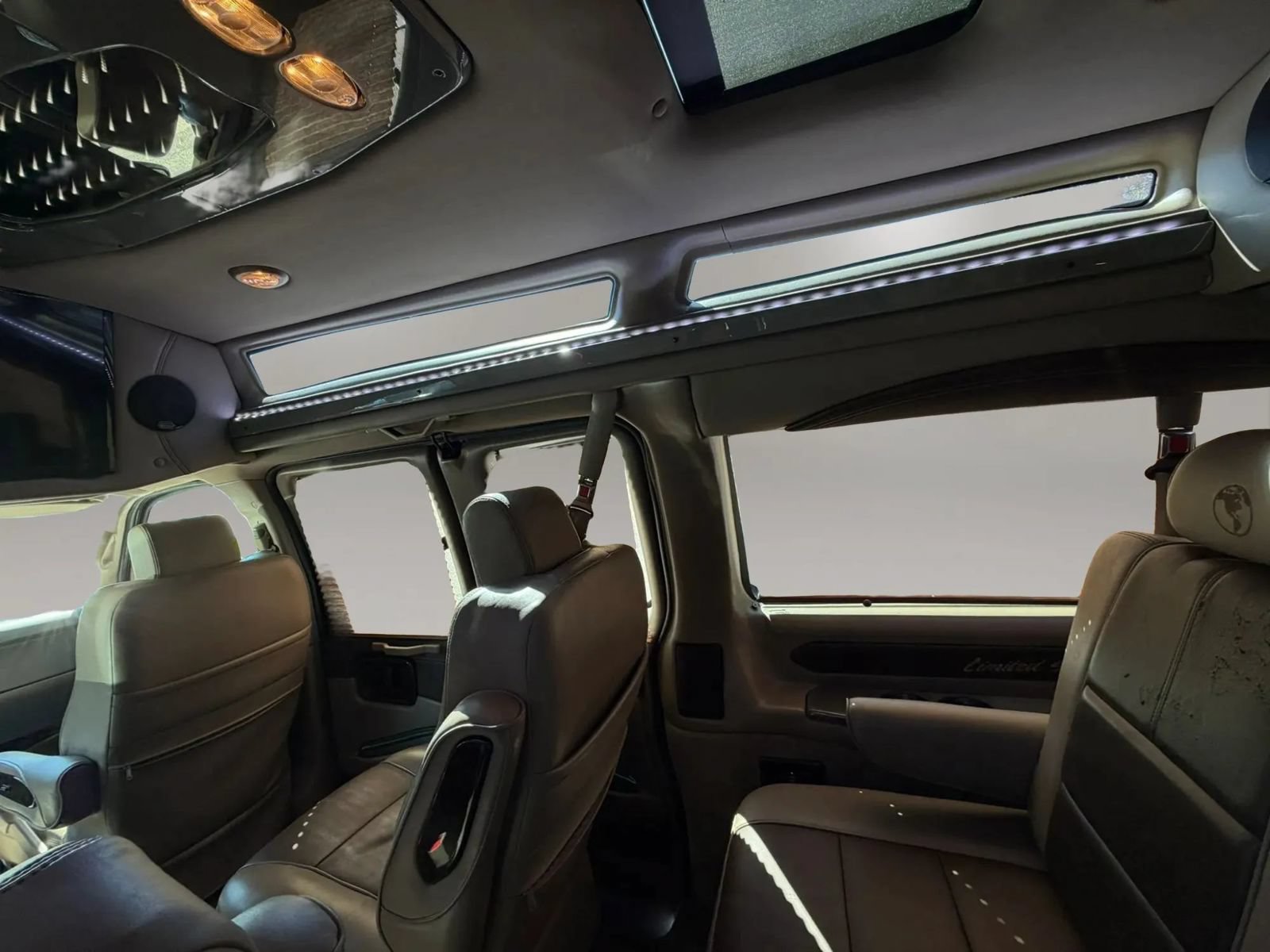 Used 2015 Chevrolet Express 2500 RWD image 40