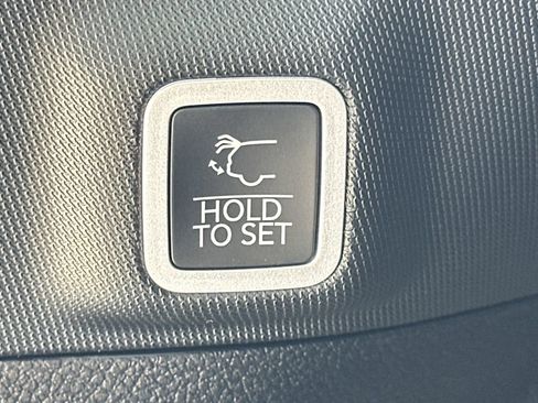 New 2025 Jeep Grand Cherokee Altitude image 19