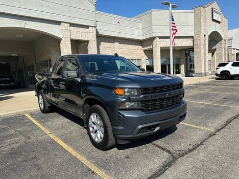 Used 2019 Chevrolet Silverado 1500 Custom w/ Custom Value Package AWD/4WD image 9