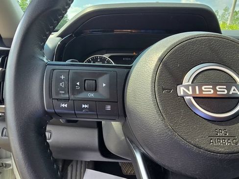 Used 2022 Nissan Pathfinder SV AWD/4WD image 25
