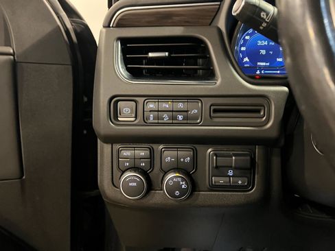 Used 2022 Chevrolet Tahoe Z71 w/ Luxury Package AWD/4WD image 13