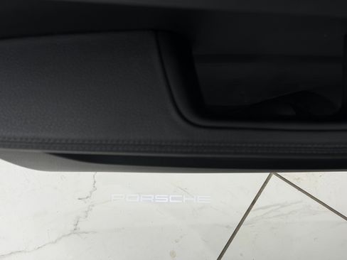 Certified 2025 Porsche Macan image 28
