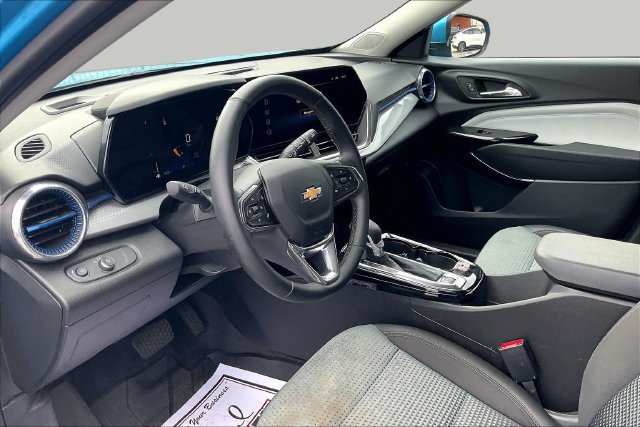 Used 2025 Chevrolet Trax LT w/ LT Convenience Package FWD image 15