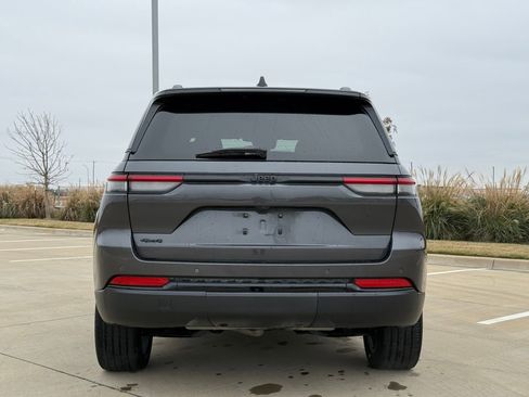 Used 2023 Jeep Grand Cherokee Altitude image 7