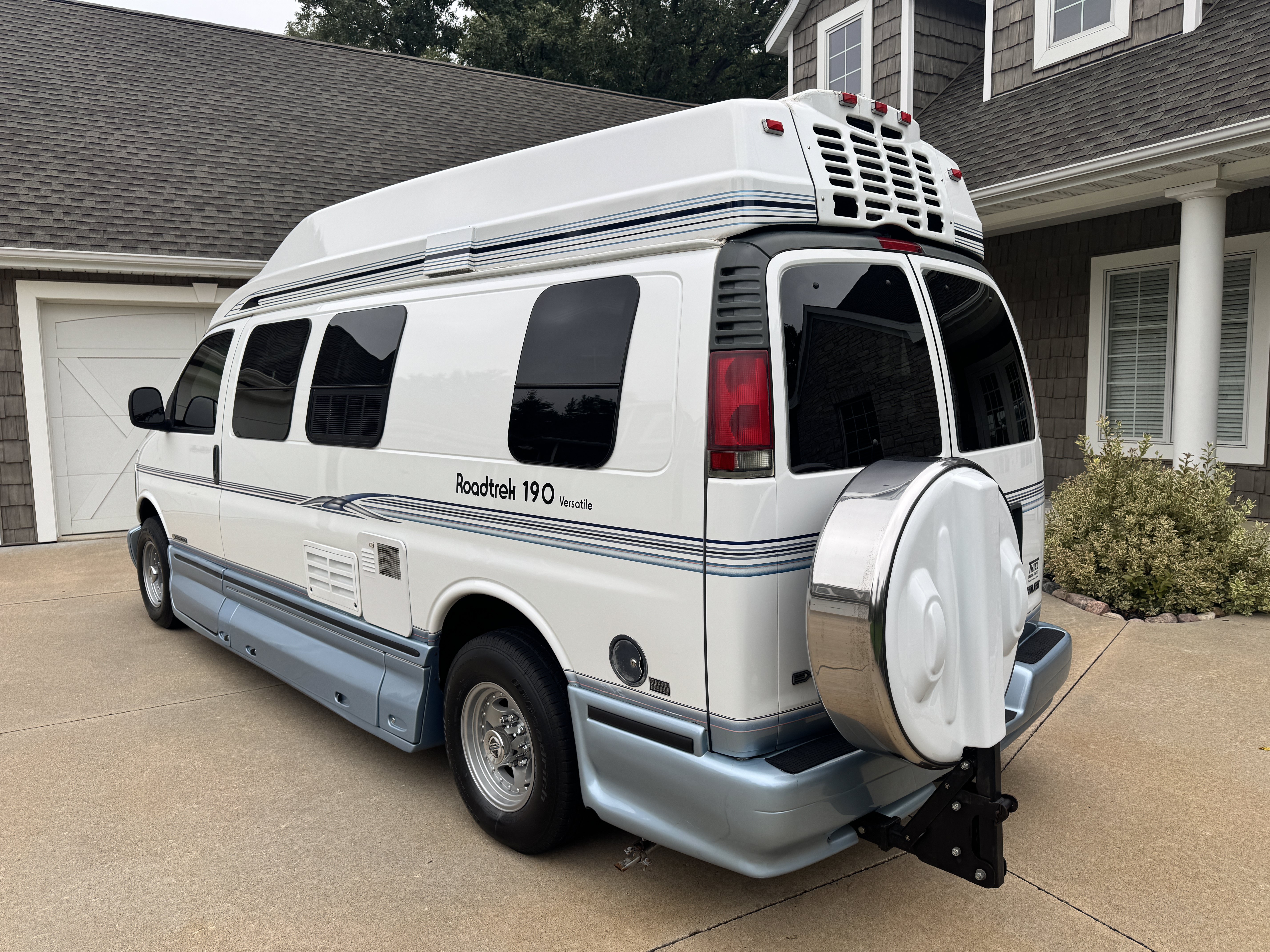 Used 2002 Chevrolet Express 3500 Extended w/ Preferred Equipment Group 2 RWD image 4