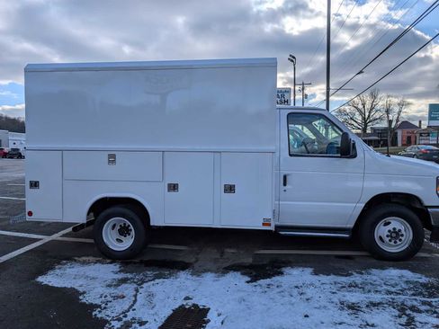 New 2026 Ford E-350 and Econoline 350 Super Duty w/ Interior Upgrade Package RWD image 7
