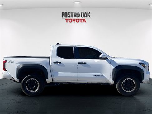 Used 2024 Toyota Tacoma TRD Off-Road image 8
