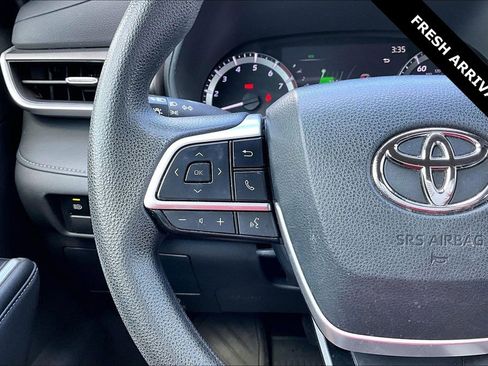 Used 2023 Toyota Highlander L FWD image 11