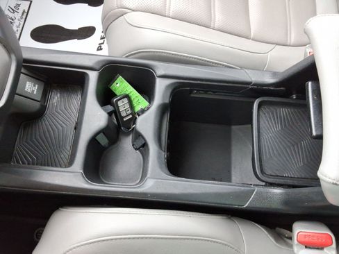 Used 2018 Honda CR-V Touring image 18